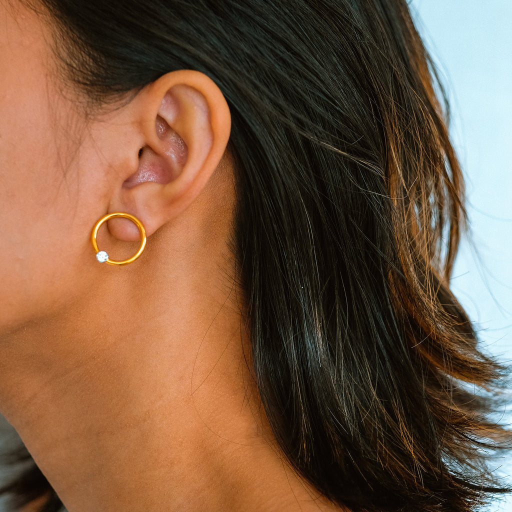 360 Sparkle Earrings, Set in 18k hollowed gold. 