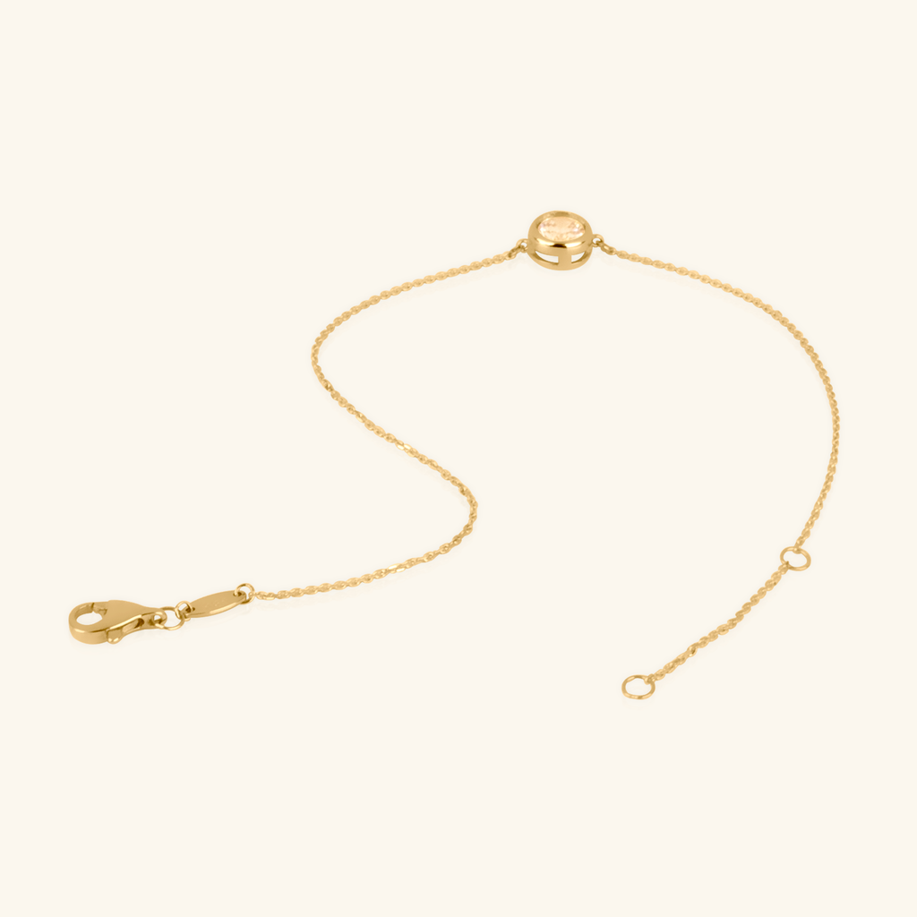 Close-up of lobster clasp on 14k Solo Bezel Bracelet 14k gold – Foundry