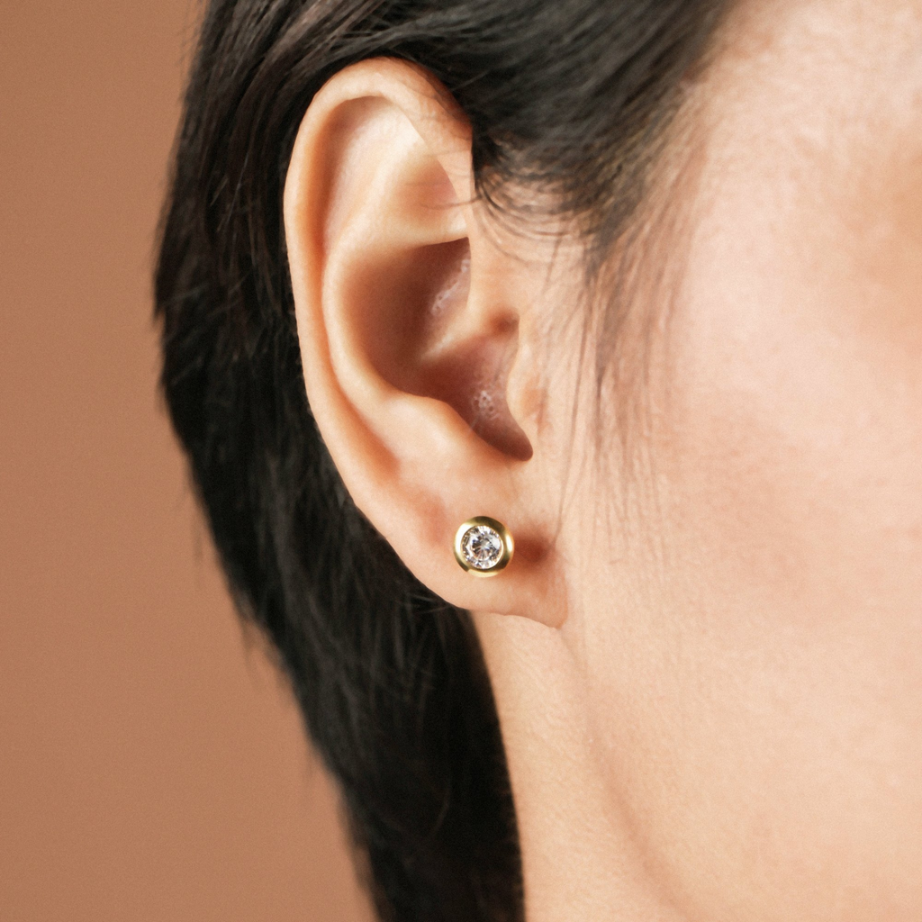 Essential Studs, Set in 18k solid gold