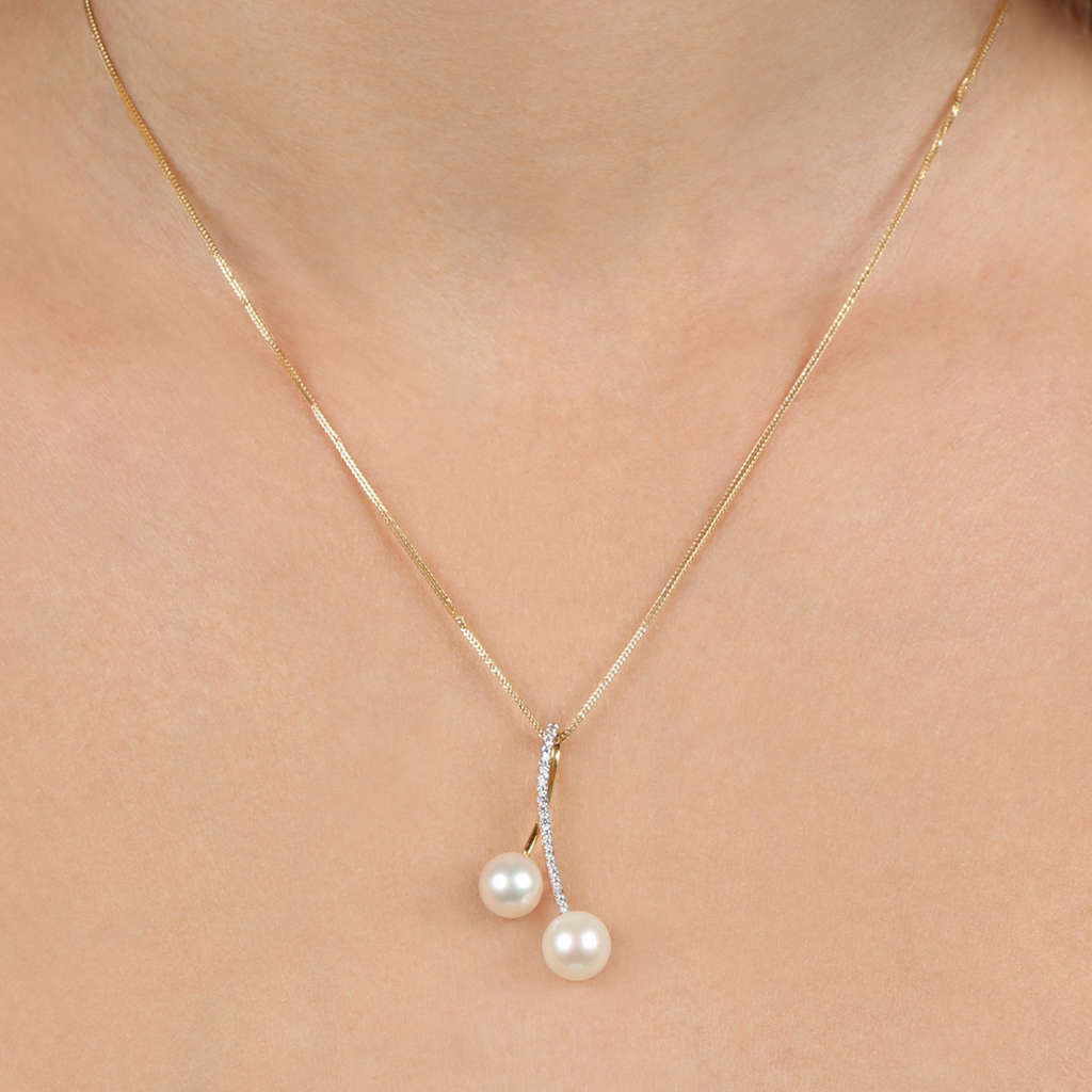Pearl Promise Pendant, Made in 18k yellow gold