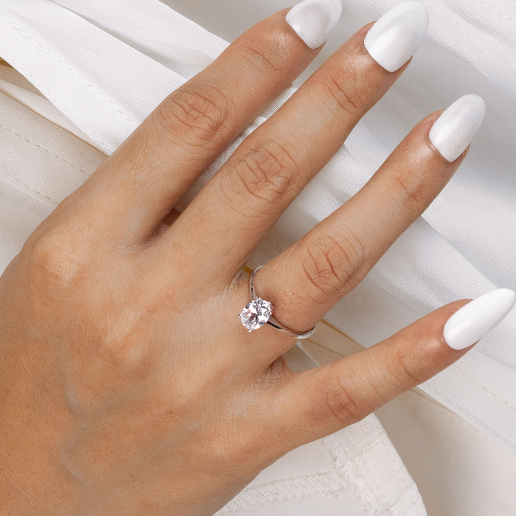 Lucerne Ring White Gold, Set in 14k solid gold