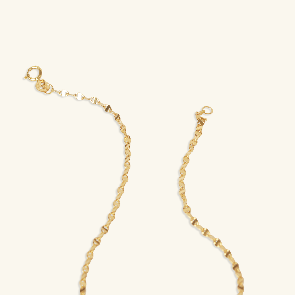 Close-up of Spring Ring Lock on Anchor Chain Anklet 14k gold – Foundry