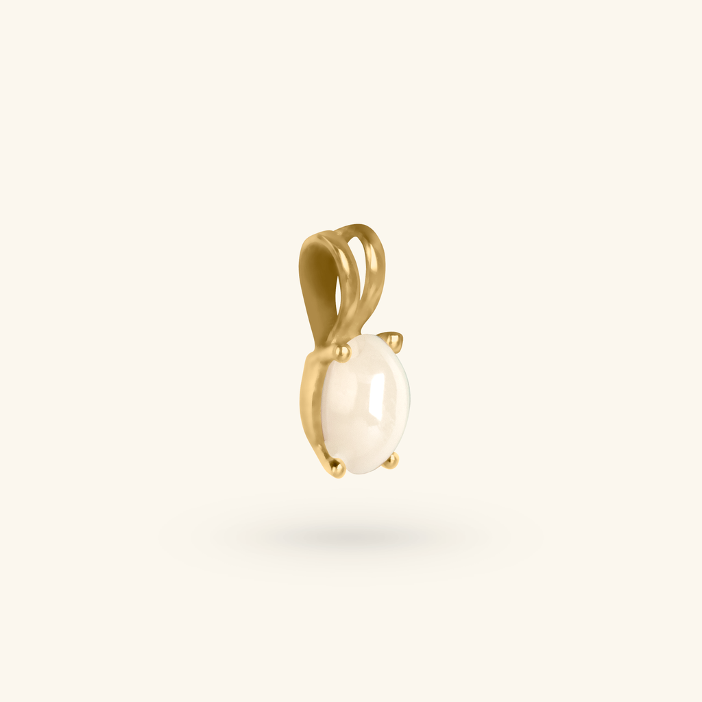 Close-up of Birthstone Oval Pendant Pearl 18k gold – Foundry