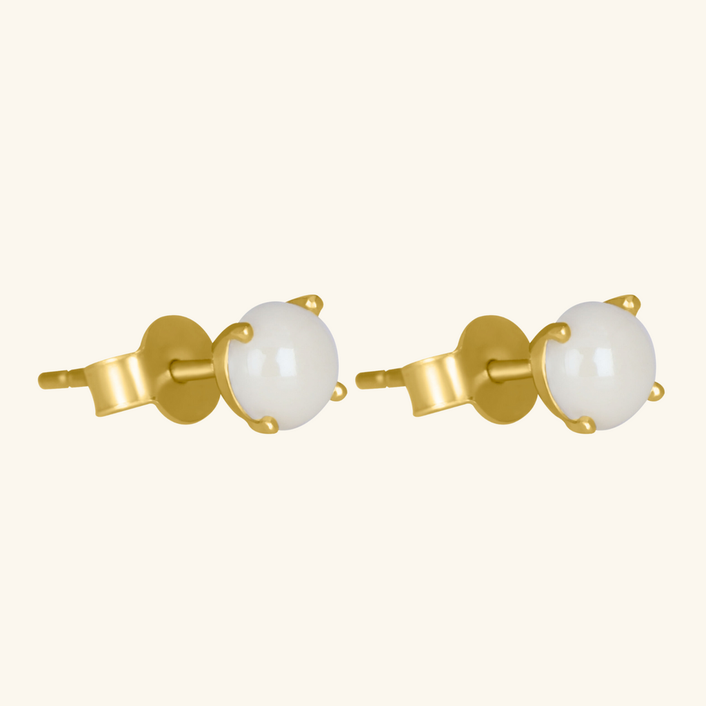 Close-up of push back post lock  on Birthstone Round Earrings June (Synthetic Pearl) 18k gold – Foundry