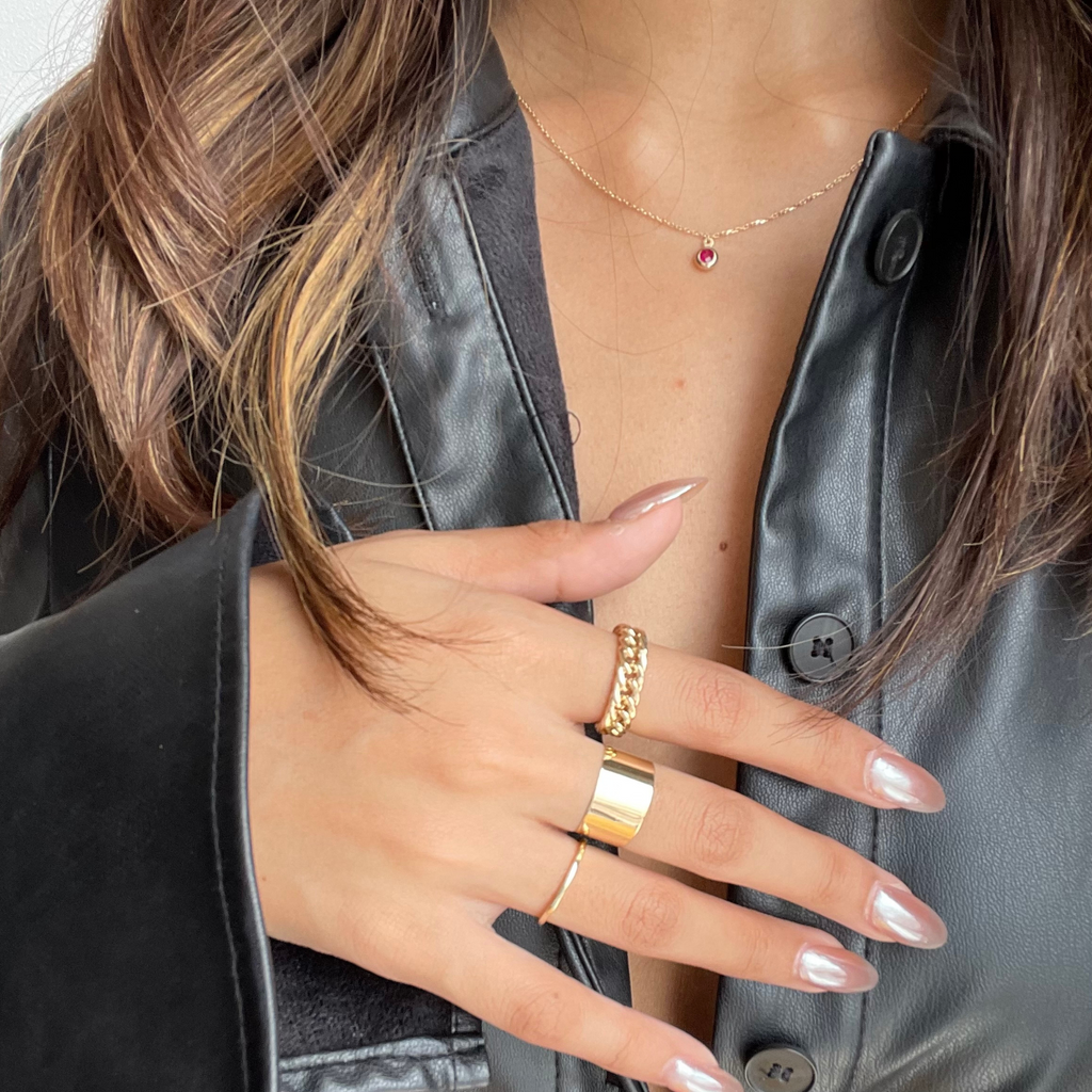 Bold Chain Rring 14k gold stacked on model finger– Foundry