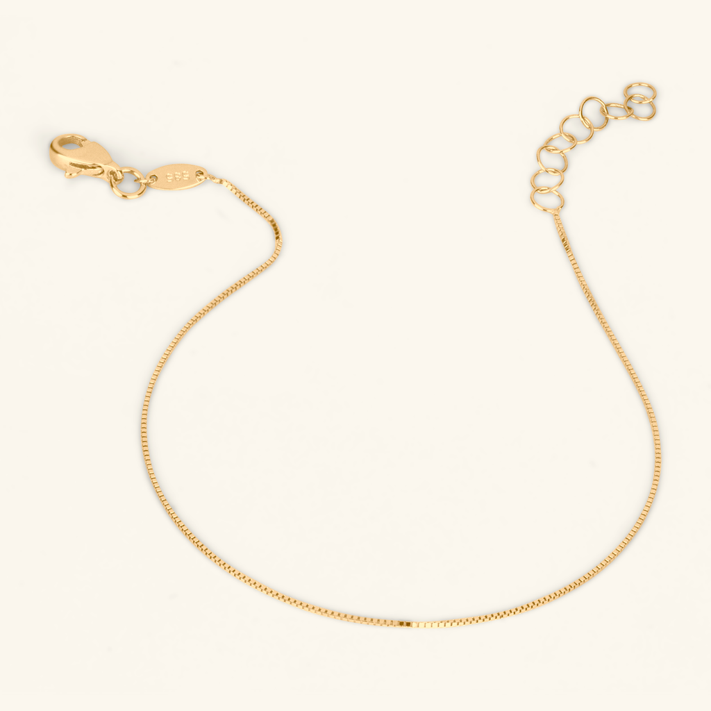 Close-up of lobster clasp on Box Chain Bracelet 14k gold – Foundry