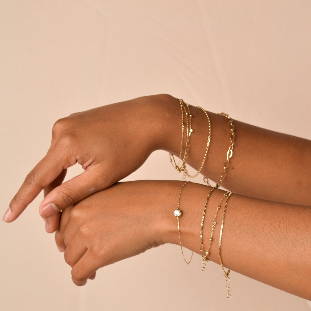 Box Chain Bracelet 14k gold stacked on model wrist – Foundry