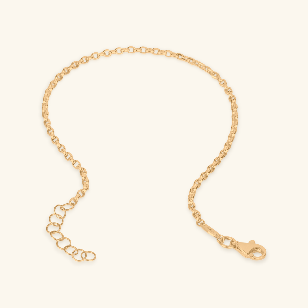Close-up of lobster clasp on Cable Chain Bracelet 14k gold – Foundry