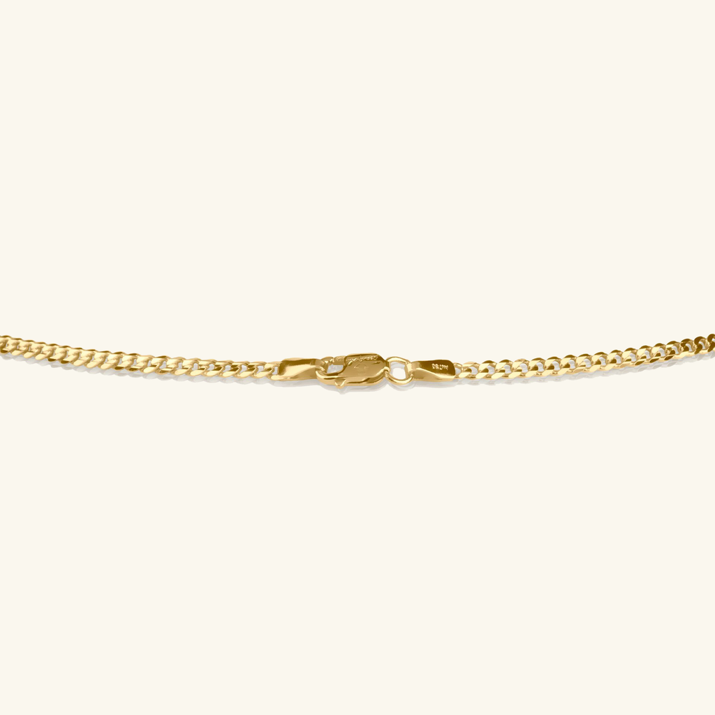 Close-up of lobster clasp on Concave Curb Chain Necklace 18k gold – Foundry