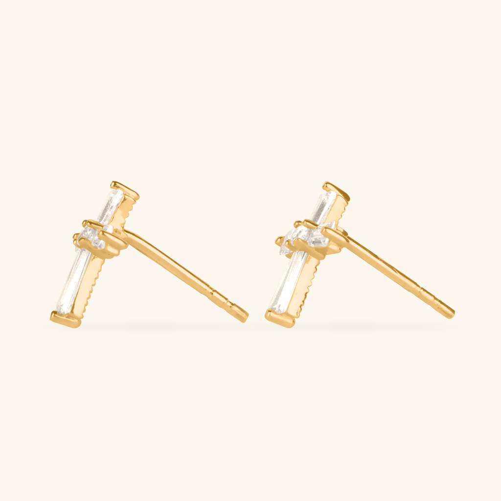Close-up of push back post lock on Cros Baguette Studs 14k gold – Foundry