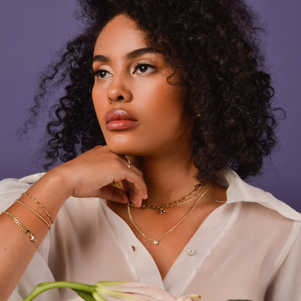 Curb Chain Bracelet 14k gold stacked on model wrist – Foundry