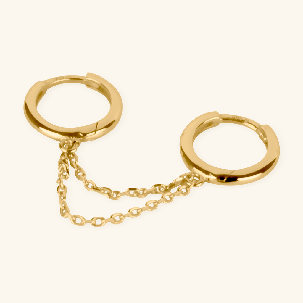 Close-up of saddle back on Double Chain Huggie Earrings 14k gold – Foundry
