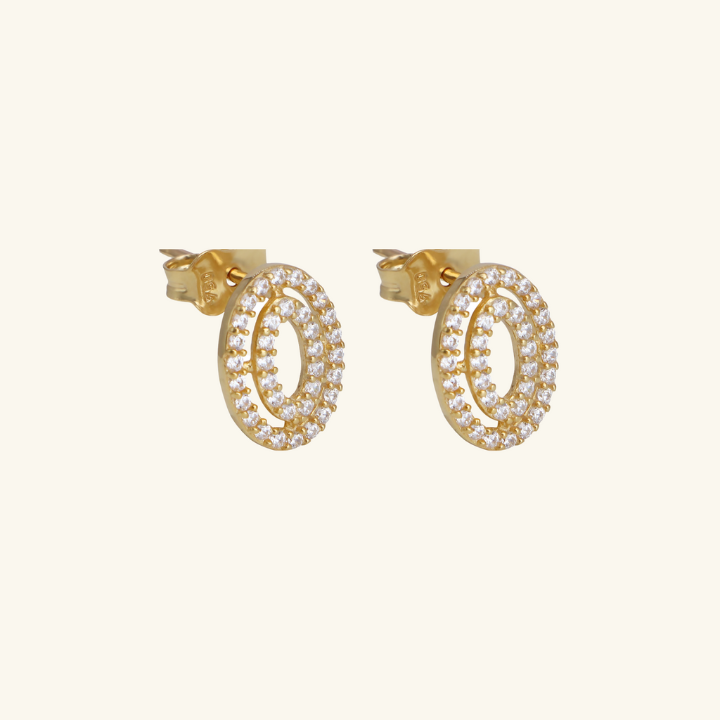 Close-up of push back post lock on Double Oval Studs 18k gold – Foundry