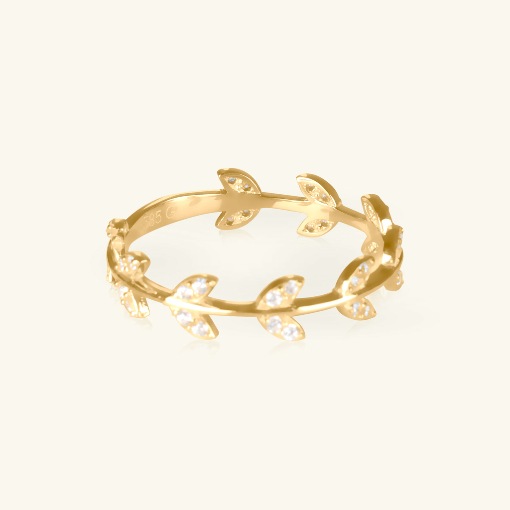 Close-up of Lily Ring 14k gold – Foundry