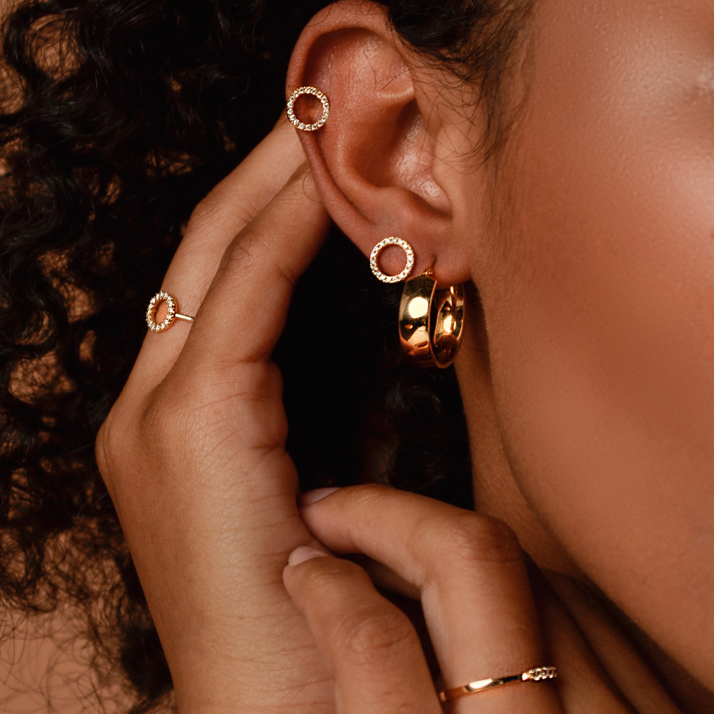 Line Stacker Ring 14k gold stacked on model finger – Foundry