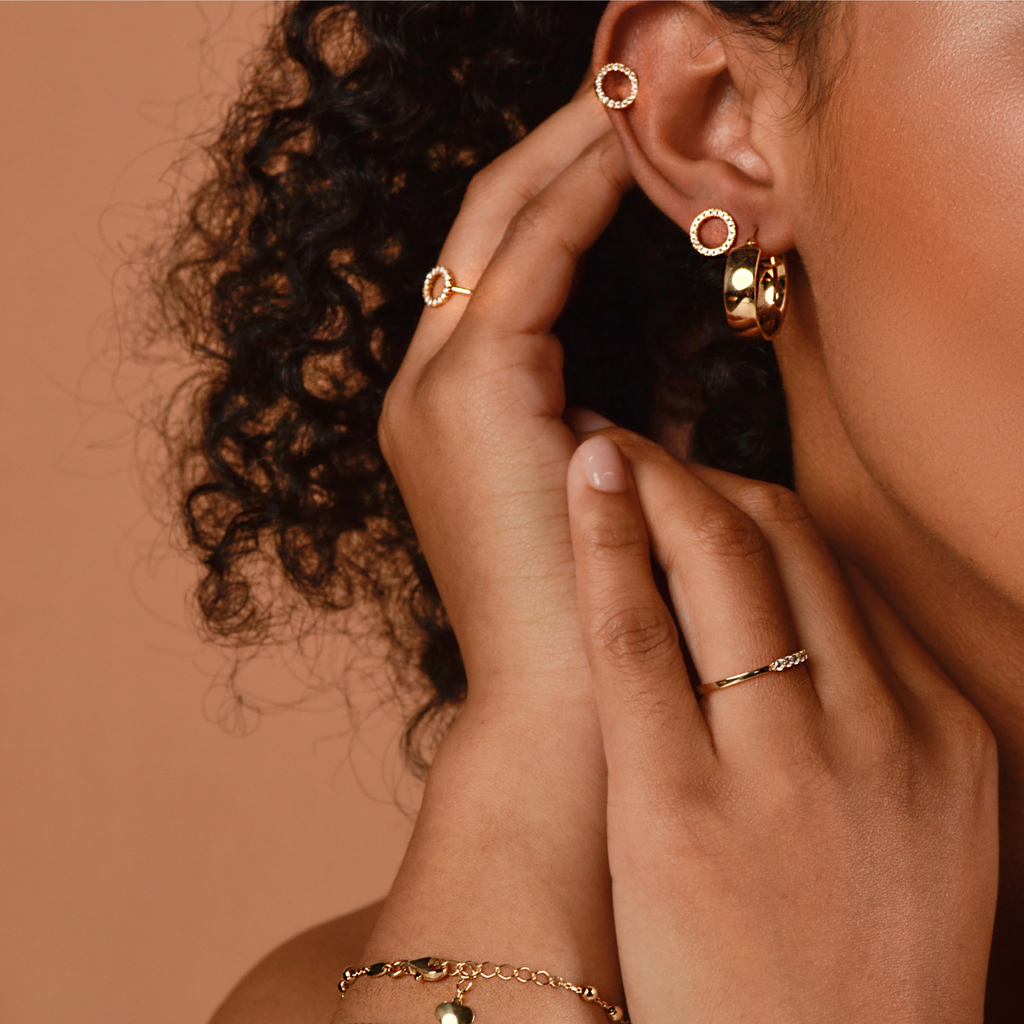 Line Stacker Ring 14k gold stacked on model finger – Foundry