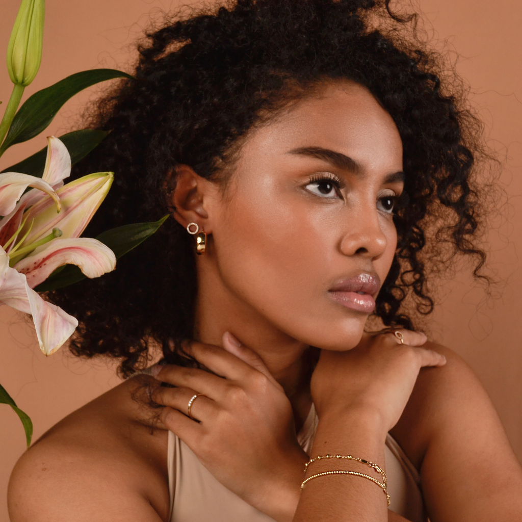 Line Stacker Ring 14k gold stacked on model finger – Foundry