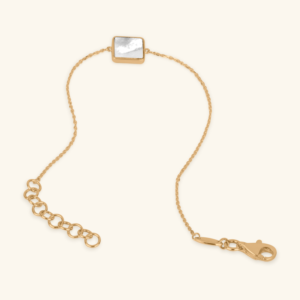 Close-up of lobster clasp on Mother of Pearl Square Bracelet 14k gold – Foundry