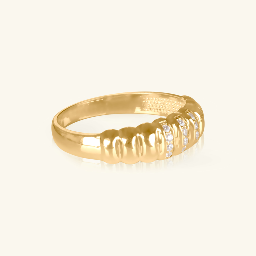 Close-up of Pave Bella Ring 14k gold – Foundry