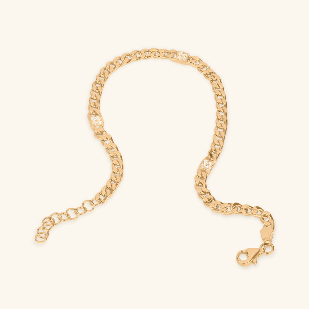 Close-up of lobster clasp on Pave Curb Chain Bracelet 14k gold – Foundry