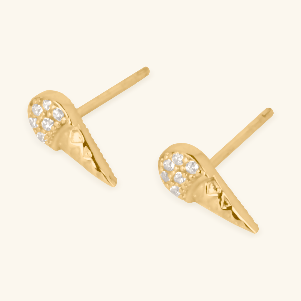 Close-up of push back post lock on Pave Gelato studs 14k gold – Foundry