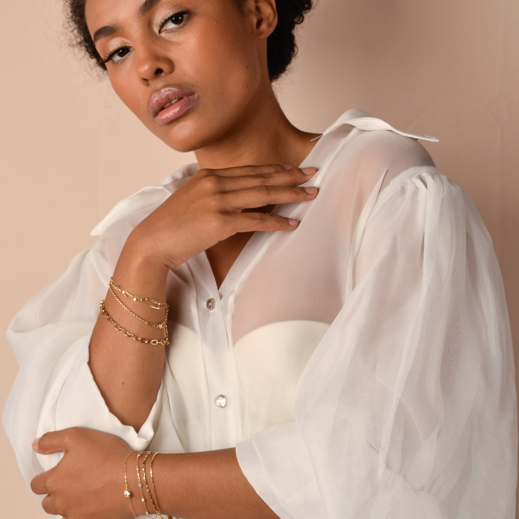 Rolo Chain Bracelet 14k gold stacked on model wrist – Foundry