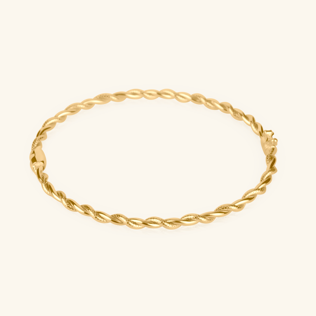 Close-up of lobster clasp on Rope Bangle 14k gold – Foundry