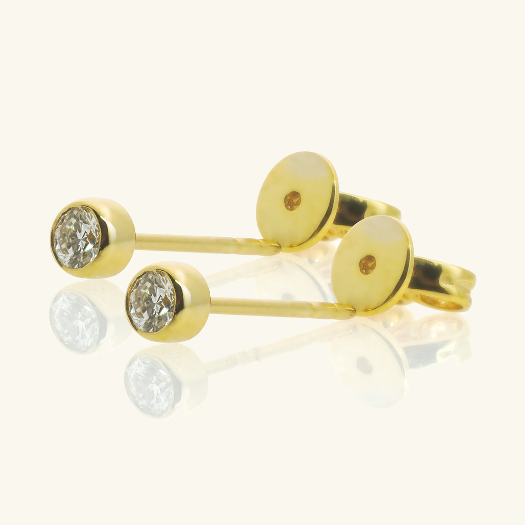 Close-up of Push back post lock clasp on Round Diamond Mini Studs 14k gold – Foundry