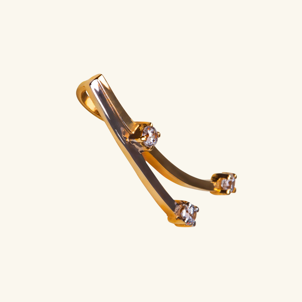 Close-up of  Shooting Star Pendant 14k gold – Foundry