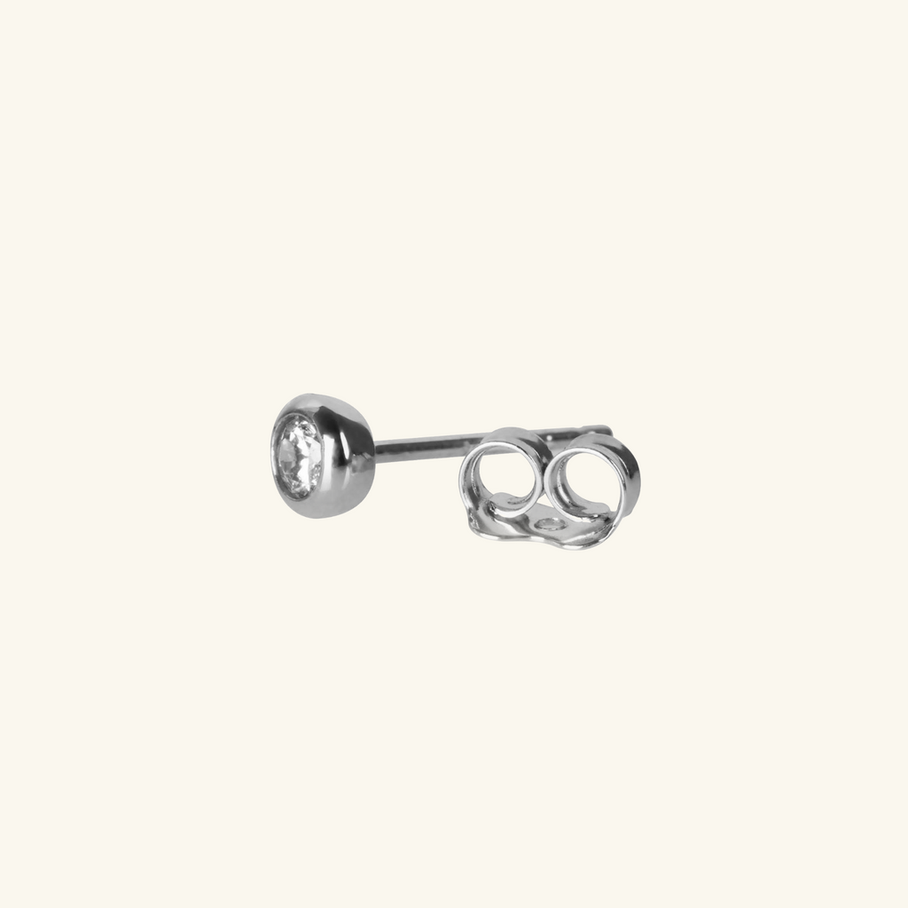 Close-up of push back post lock on Single Mini Essential Studs 18k white gold – Foundry