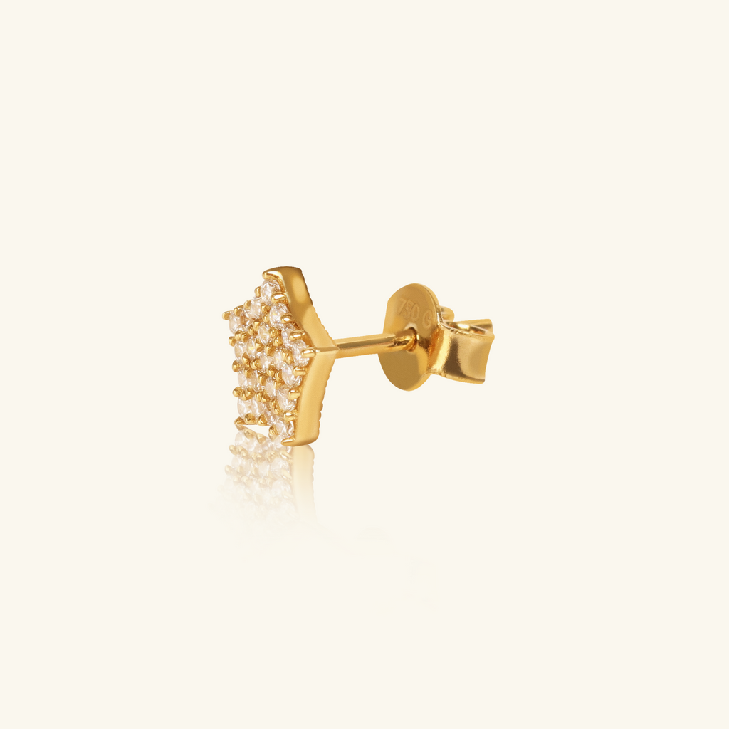 Close-up of push back post lock on Single Pave wide Star Studs 18k gold – Foundry