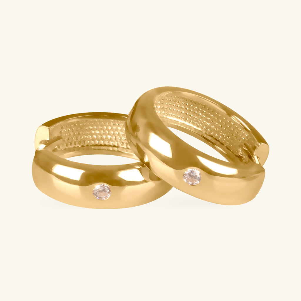 Close-up of saddle back on Solo Bold Hoops 14k gold – Foundry