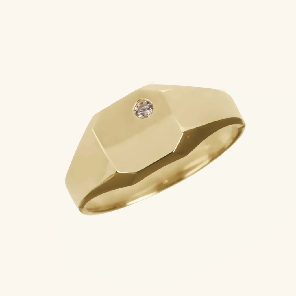 Close-up of  Square Signet Ring 18k gold – Foundry