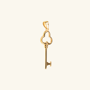 Clover Key Pendant, Handcrafted in 18k solid gold